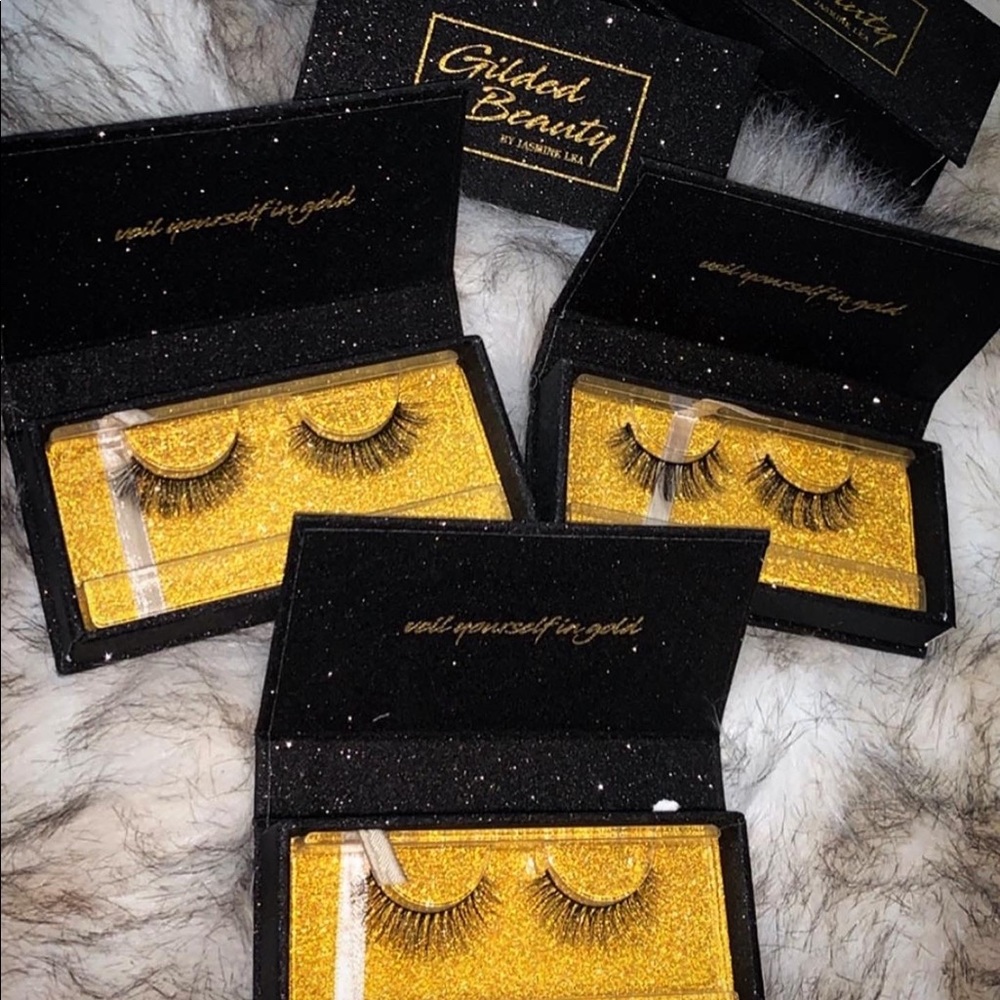 eyelash strips